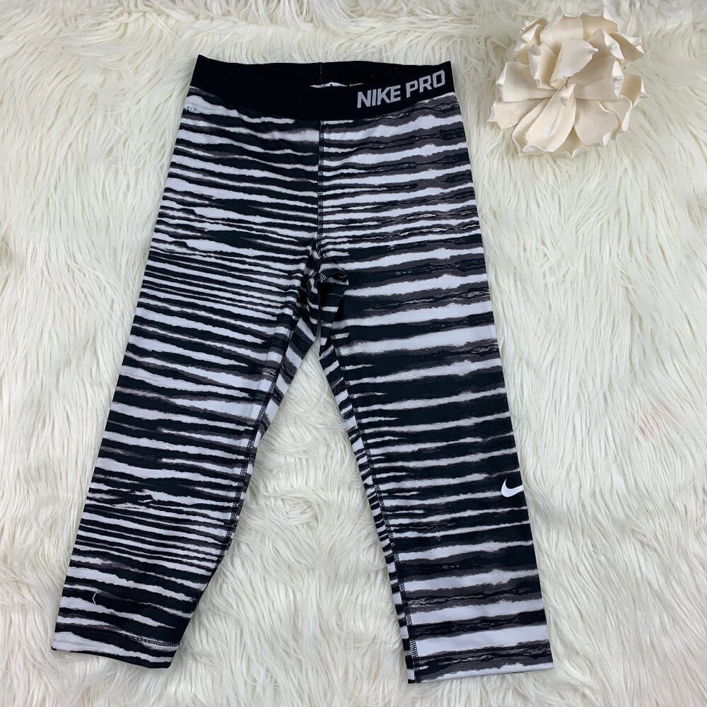 Nike Pro Striped Dri-Fit Athletic/Workout/Running Capri's Women's Size Medium